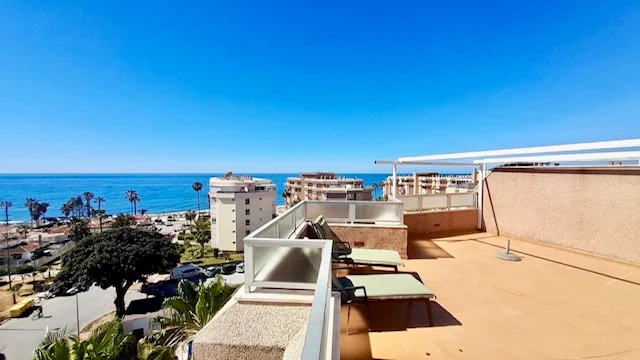Piso frente al Mediterráneo en Torrox Costa